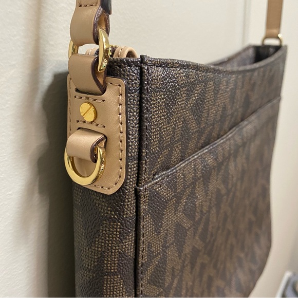 Michael Kors Jet Set Travel Messenger Bag - Picture 2 of 16